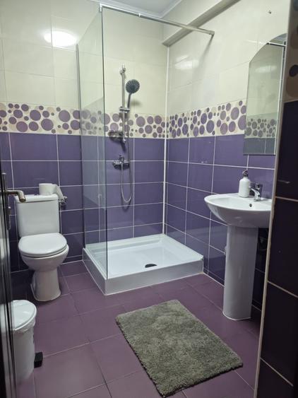 Casă cu 7 camere cu Teren 350 Mp în Est