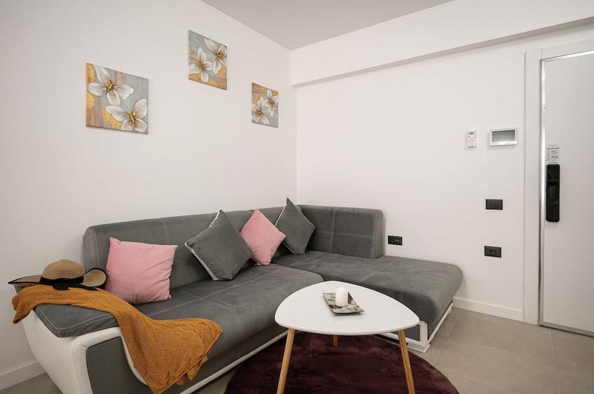 Apartament cu 2 camere decomandat în Mamaia-Sat