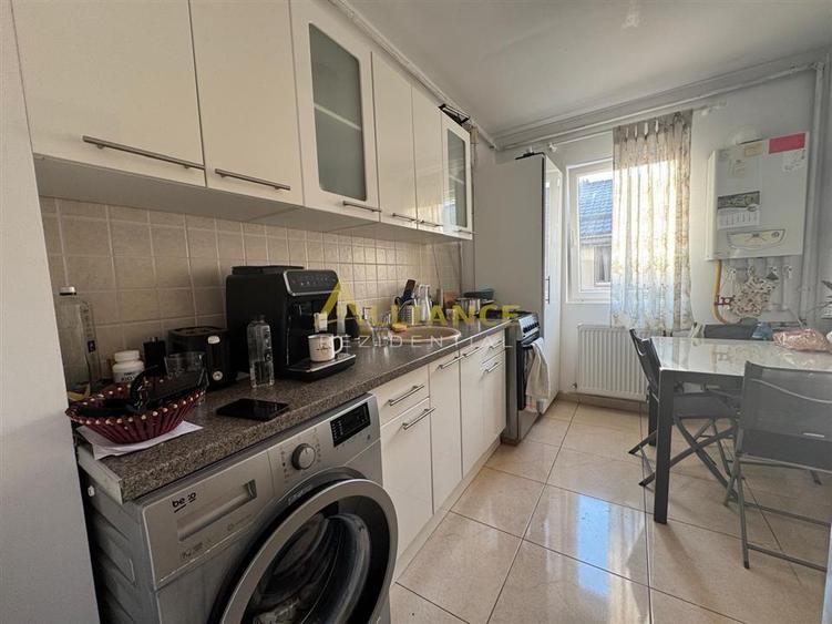 Apartament cu 2 camere decomandat, mobilat în Central