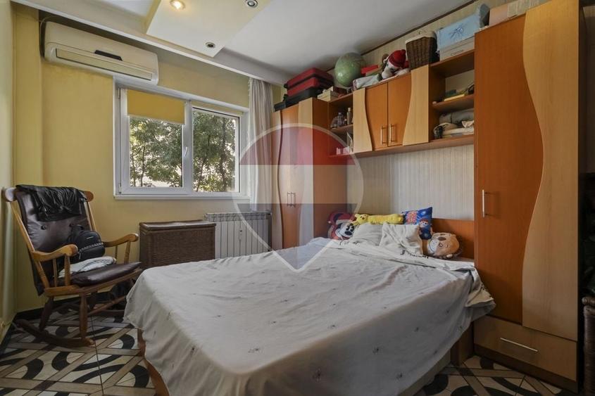 Apartament cu 3 camere decomandat în Rahova