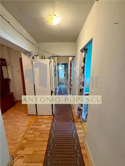 Apartament cu 4 camere decomandat în Malu Roșu