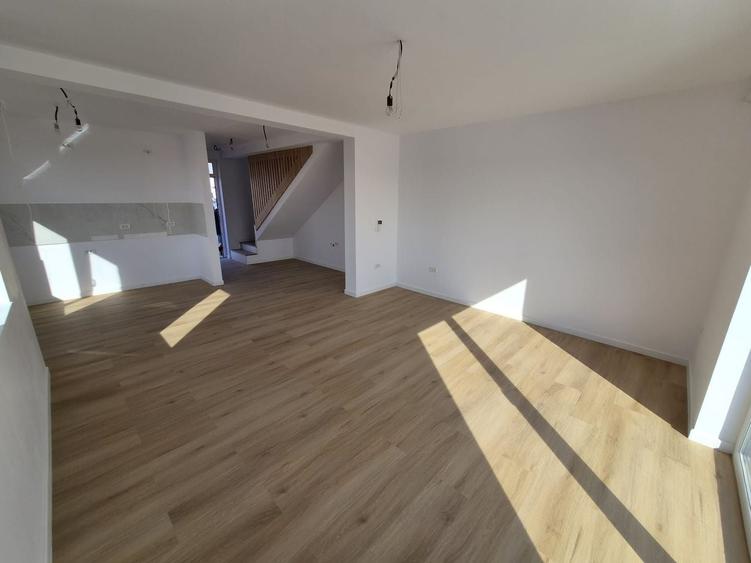 Duplex cu 3 camere cu Canalizare în Moșnița Nouă