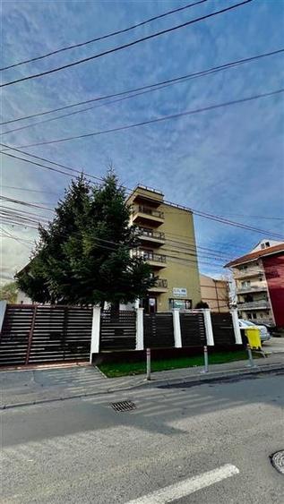Birou, de 2,490 mp, în Central