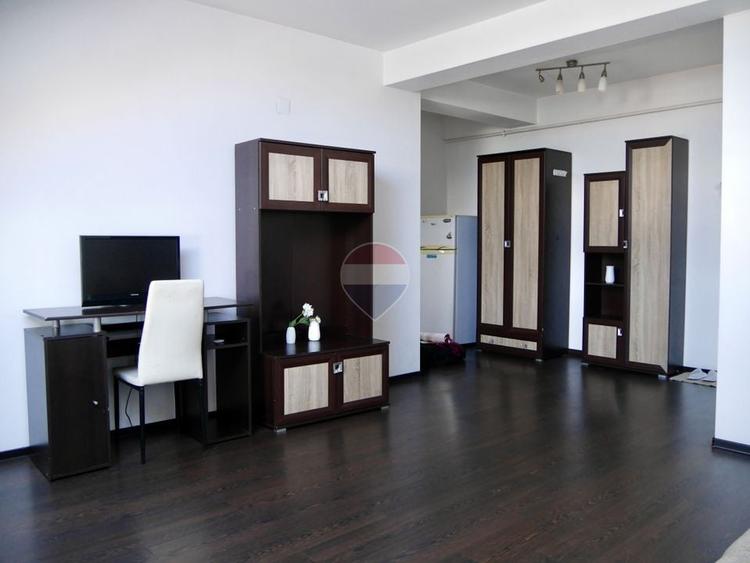 Apartament cu 2 camere decomandat, mobilat în Central