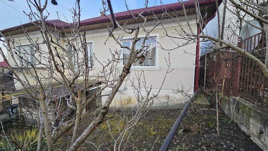 Casă individuală cu 5 camere cu Canalizare în Andrei Mureșanu