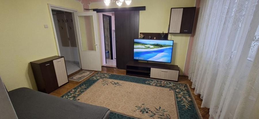Apartament cu 3 camere semidecomandat în Alexandru cel Bun