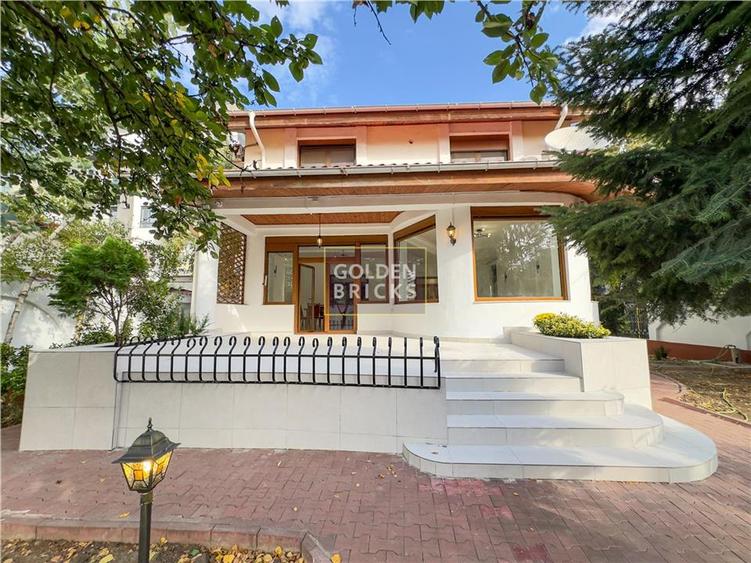 Casă individuală cu 8 camere cu Canalizare în Aviației