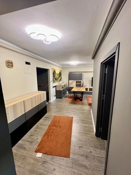 Apartament cu 4 camere decomandat în Nicolina