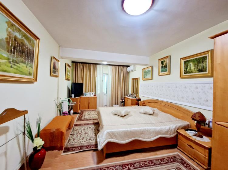 Casă individuală cu 8 camere cu Piscina în Exterior Est