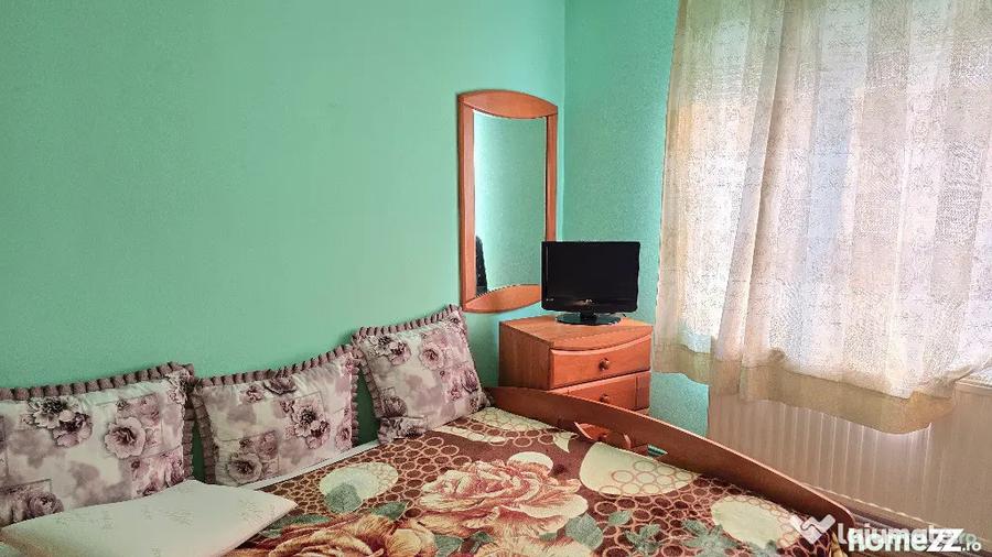 Apartament cu 3 camere semidecomandat în Micro 15