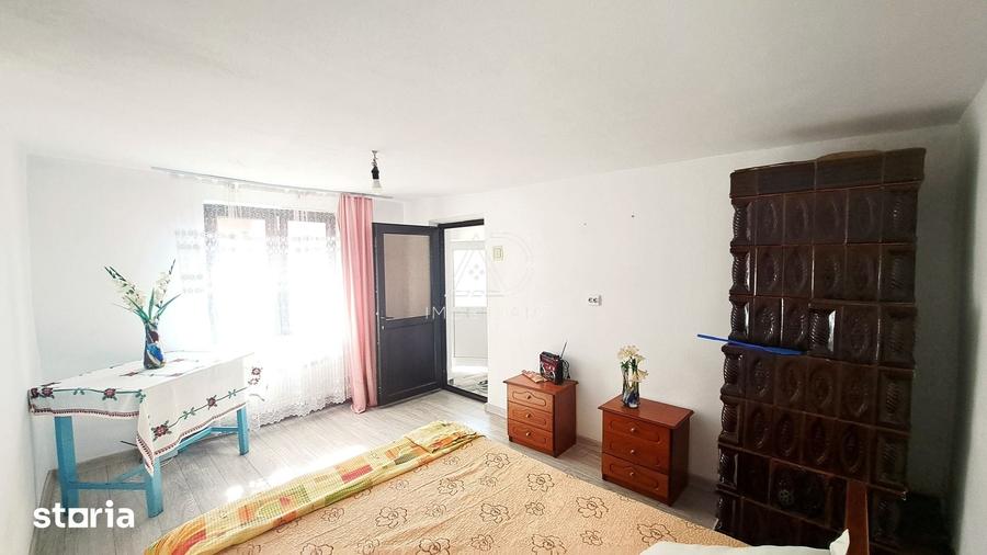 Casă cu 7 camere cu Teren 1296 Mp în Central