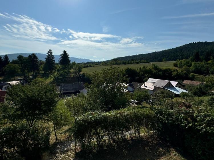 Casă individuală cu 4 camere cu Canalizare în Satulung