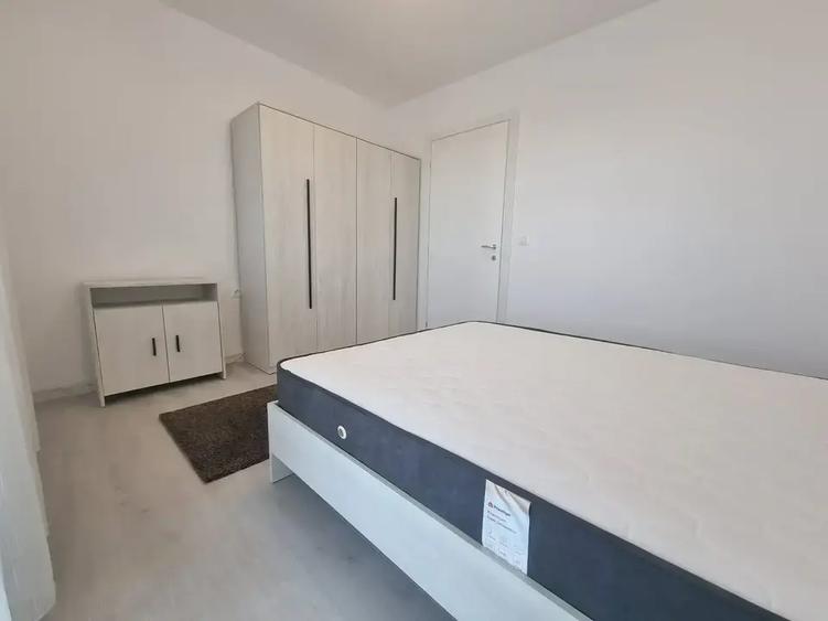Apartament cu 2 camere decomandat în Splaiul Unirii