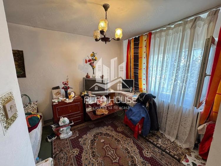 Apartament cu 3 camere semidecomandat în Govândari