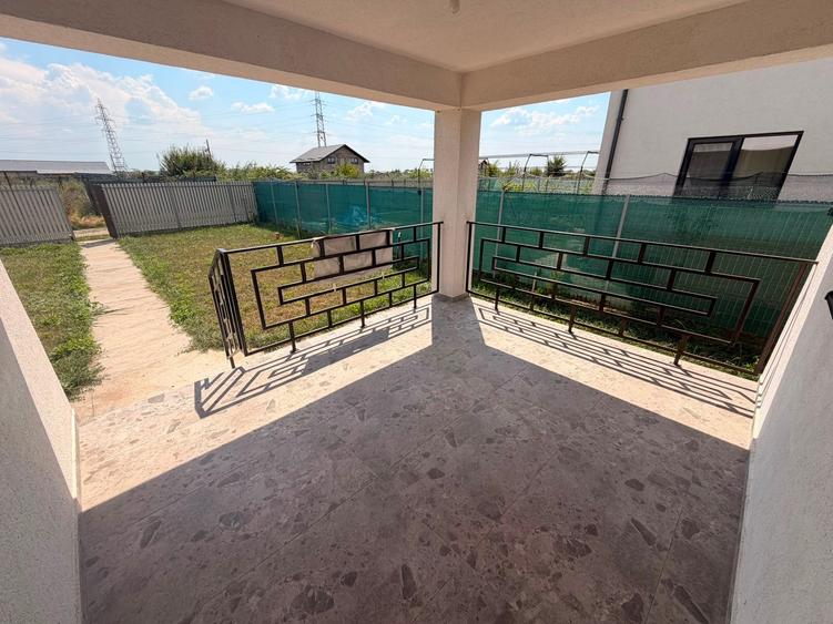 Casă cu 4 camere cu Teren 350 Mp în Balotești