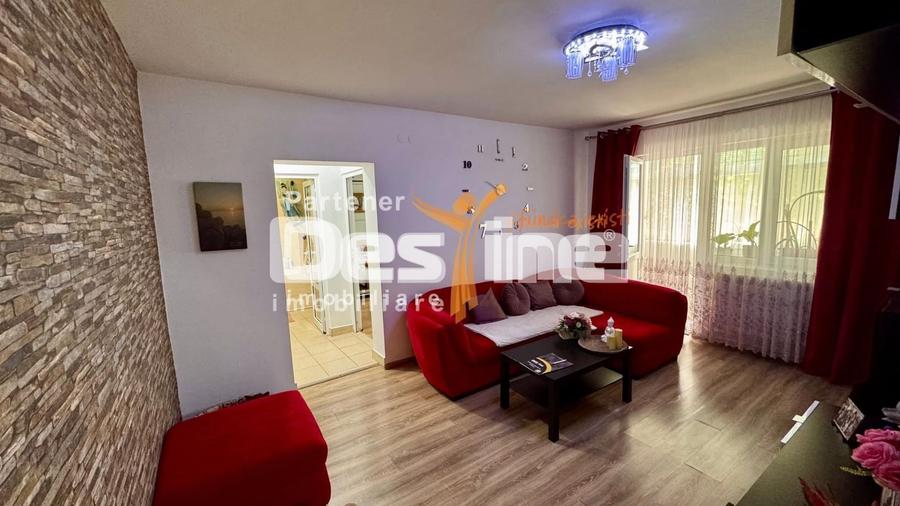 Apartament cu 3 camere semidecomandat, mobilat în Donici