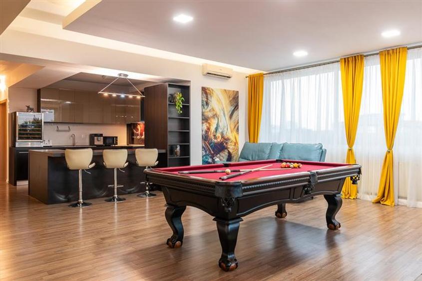 Penthouse cu 4 camere semidecomandat, mobilat în Aviației