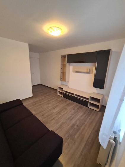 Apartament cu 3 camere decomandat în Ștrand