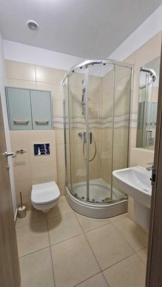 Apartament cu 3 camere semidecomandat în Vest