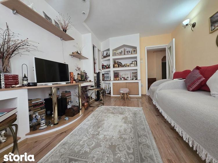 Apartament cu 3 camere de vanzare - B dul 1 Mai - 11