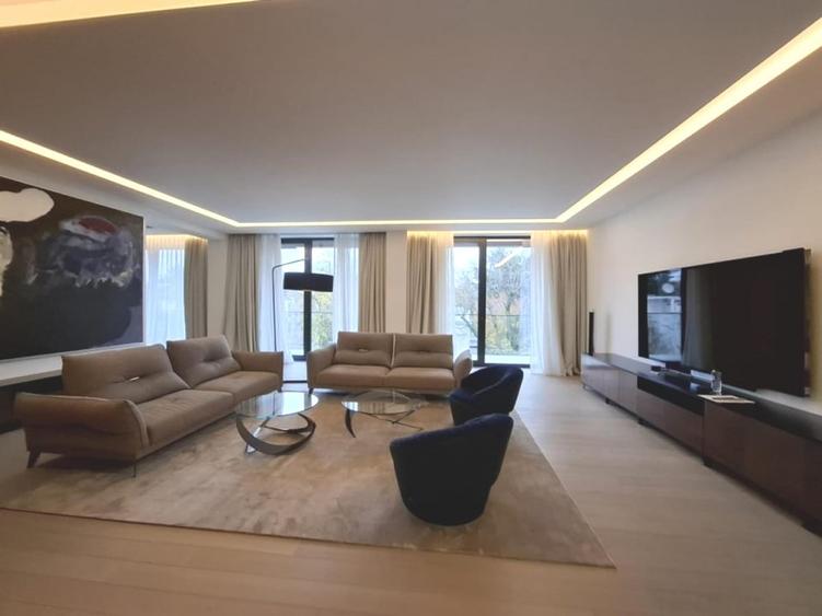 Apartament cu 5 camere decomandat, mobilat în Kiseleff
