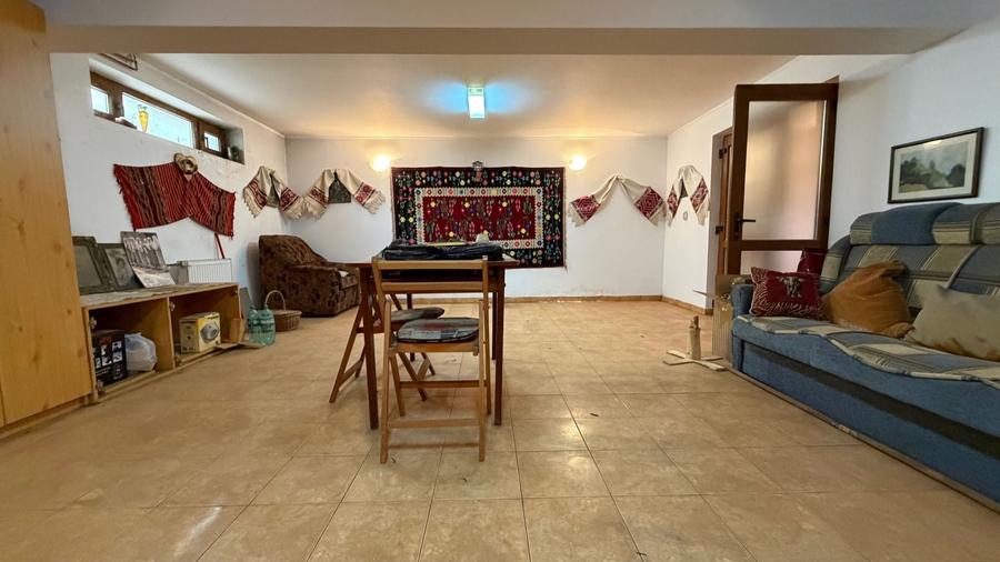 Casă individuală cu 12 camere cu Canalizare în Berceni