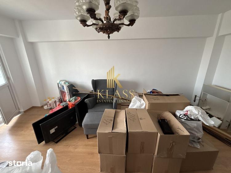 Apartament cu 4 camere decomandat în Romană