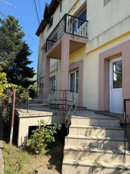 Casă cu 13 camere cu Teren 1580 Mp în Cățelu