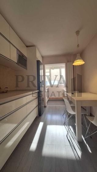 Apartament cu 3 camere, mobilat în Complex Studențesc