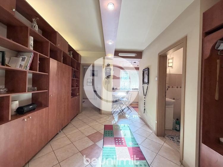 Apartament cu 3 camere decomandat, mobilat în Central