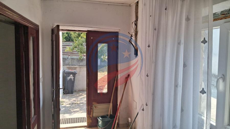 Casă individuală cu 3 camere cu Canalizare în Central
