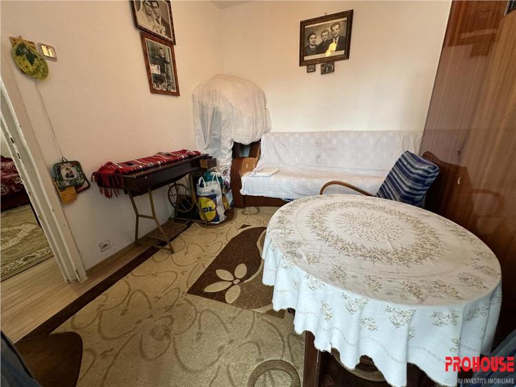 Apartament cu 3 camere semidecomandat în Alecu Russo