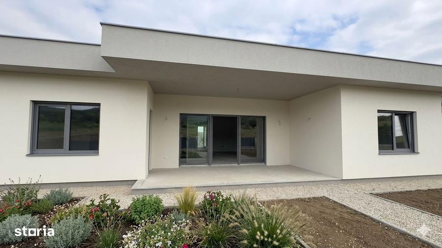 Casă cu 4 camere cu Teren 690 Mp în Central