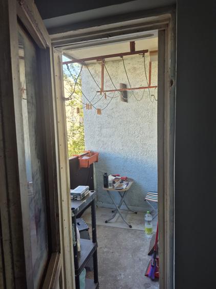 Apartament cu 3 camere semidecomandat în Crângași