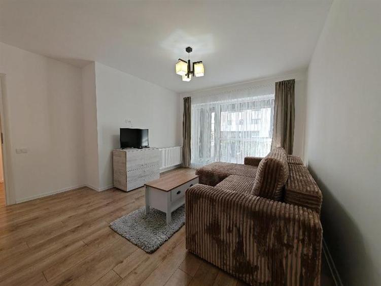 Apartament cu 2 camere decomandat, mobilat în Tractorul