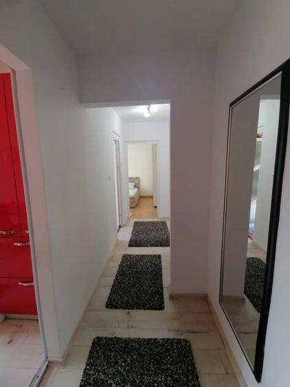 Apartament cu 3 camere decomandat, mobilat în Tomis Nord