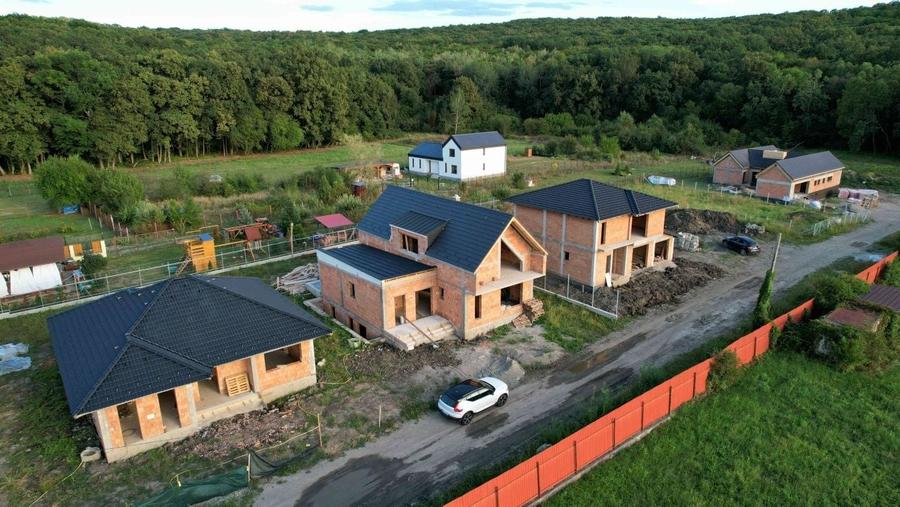 Casă cu 3 camere cu Teren 566 Mp în Corunca