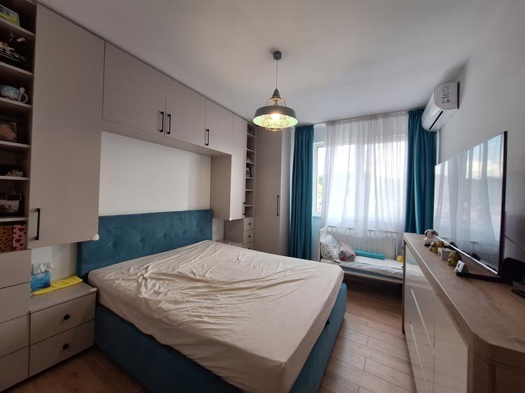 Apartament cu 3 camere semidecomandat, mobilat în Florești