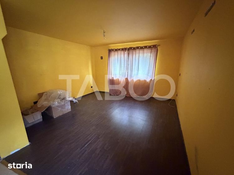 Casă cu 8 camere cu Teren 5724 Mp în Recea