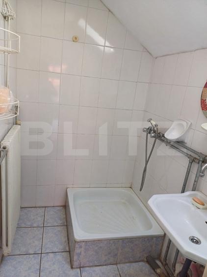 Casă individuală cu 6 camere cu Canalizare în Iris