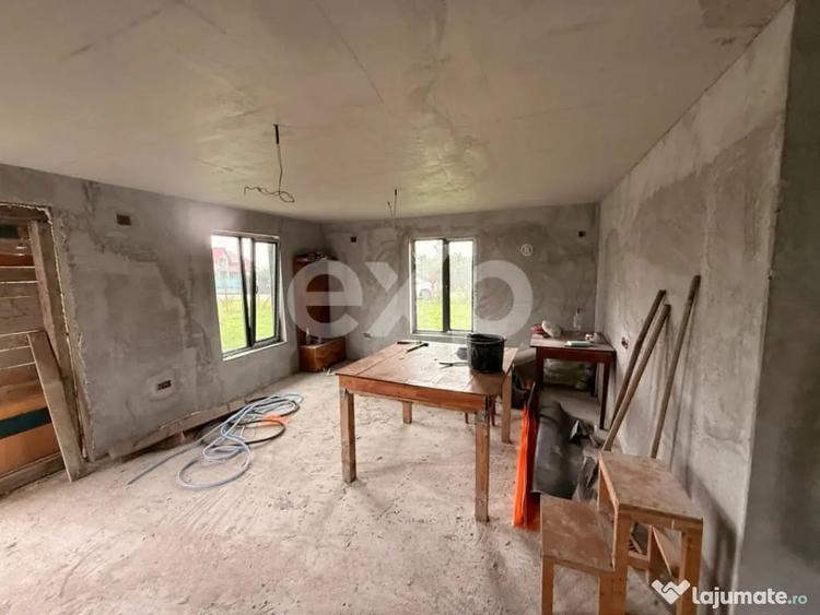 Casă cu 3 camere cu Teren 2857 Mp în Buzoești