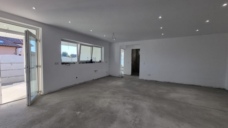Casă individuală cu 4 camere cu Teren 645 Mp în Lazuri