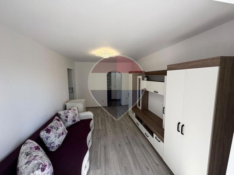 Apartament cu 2 camere semidecomandat, mobilat în Săsar