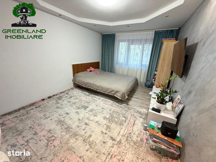 Apartament cu 3 camere în Podu Roș