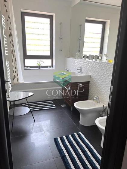 Apartament cu 4 camere decomandat în Băneasa