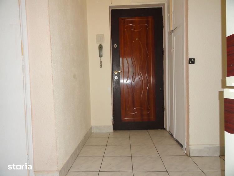 Apartament cu 2 camere decomandat în Romanilor