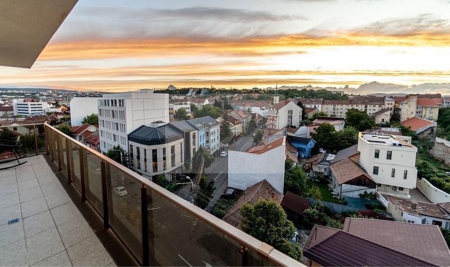 Apartament cu 3 camere semidecomandat, mobilat în Semicentral