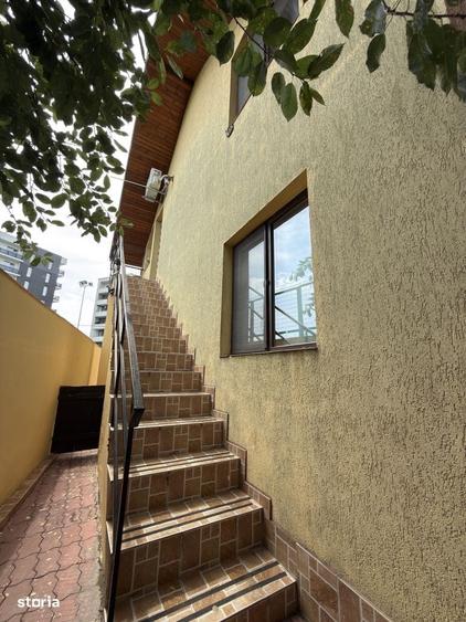 Casă cu 4 camere în Central