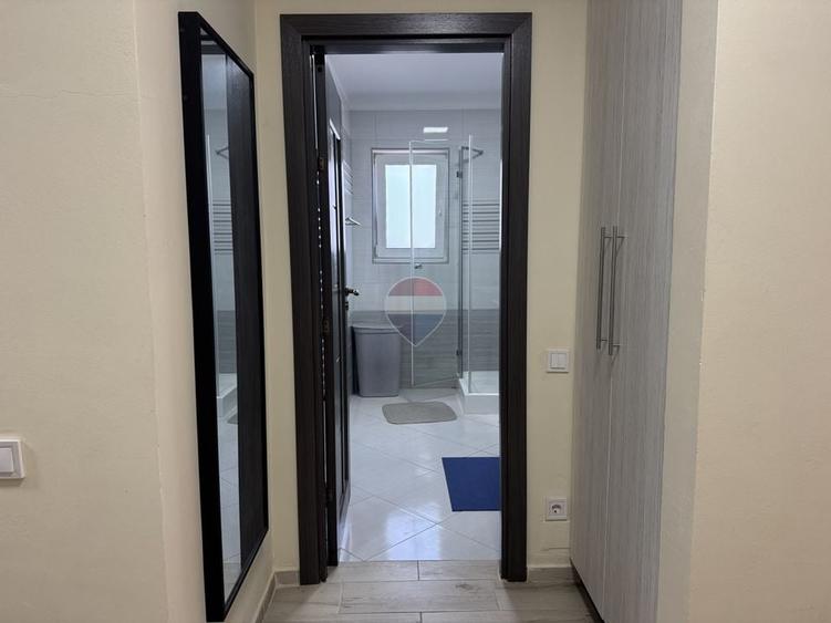 Apartament cu 3 camere semidecomandat în Florești