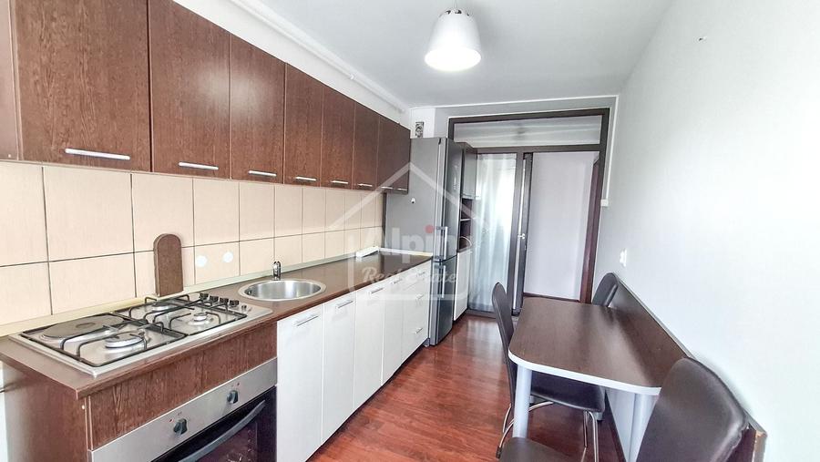 Apartament cu 3 camere decomandat, mobilat în Aurel Vlaicu